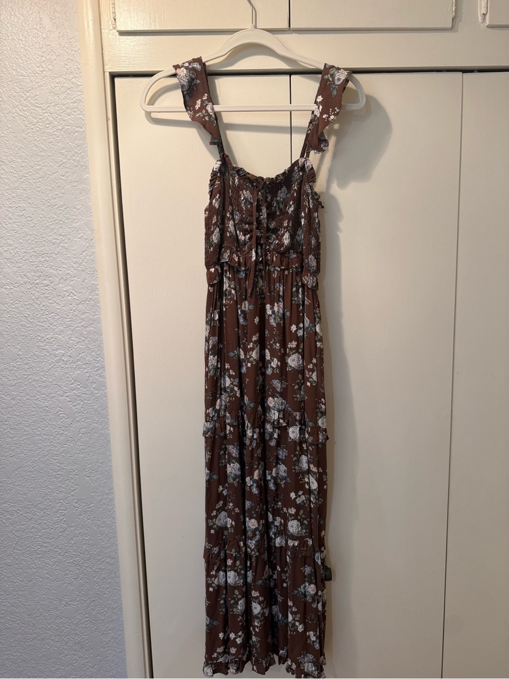 Carly Jean Los Angeles                    Brown Floral Tiered Maxi Dress